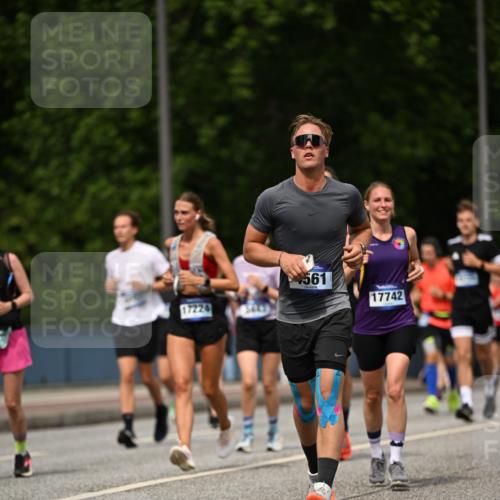 29.06.2025 - hella hamburg halbmarathon Dr. Thomas Lammeyer http://msf.ph/oto/8256851 29.06.2025 10:35:05 Kennedybrücke 1059, 1472, 1773, 2097, 2414, 2505, 2569, 2754, 2755, 2914, 3131, 3443, 4561, 4817, 5437, 5943, 6057, 6195, 6546, 6616, 6620, 6725, 6787, 7351, 7604, 7772, 8050, 8792, 9576, 9937, 10989 meine-sportfotos.de