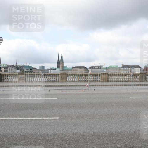 29.06.2025 - hella hamburg halbmarathon Lena Gebhardt http://msf.ph/oto/8256857 29.06.2025 09:03:28 Lombardsbrücke  meine-sportfotos.de