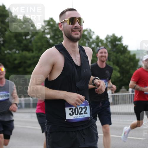 29.06.2025 - hella hamburg halbmarathon Jannik Wohlers http://msf.ph/oto/8256863 29.06.2025 10:31:53 Lombardsbrücke 1987, 2349, 2943, 3022, 3365, 3707, 3778, 3822, 4314, 4365, 4605, 4857, 4924, 5496, 5658, 5743, 6218, 6252, 7135, 7239, 7468, 7535, 7570, 8124, 8127, 8175, 8303, 8787, 8840, 8914, 8993, 9125, 9206, 9706, 9765, 10248, 10828, 10924, 11168, 11225, 11362, 11462, 11787, 11972, 12136, 12443, 12864, 12936, 13284, 13423, 13959, 13960, 14029, 14099, 14105, 14159, 14191, 14494, 14599, 14788, 15086, 15088, 15120, 15147, 15364, 15471, 15569, 15987, 17958 meine-sportfotos.de