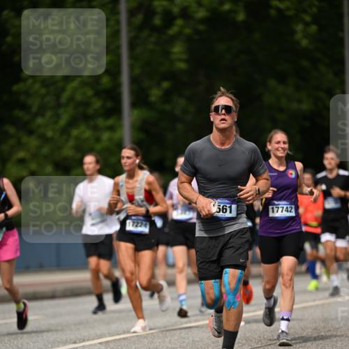 29.06.2025 - hella hamburg halbmarathon Dr. Thomas Lammeyer http://msf.ph/oto/8256871 29.06.2025 10:35:05 Kennedybrücke 1059, 1472, 1773, 2097, 2414, 2505, 2569, 2754, 2755, 2914, 3131, 3443, 4561, 4817, 5437, 5943, 6057, 6195, 6546, 6616, 6620, 6725, 6787, 7351, 7604, 7772, 8050, 8792, 9576, 9937, 10989 meine-sportfotos.de