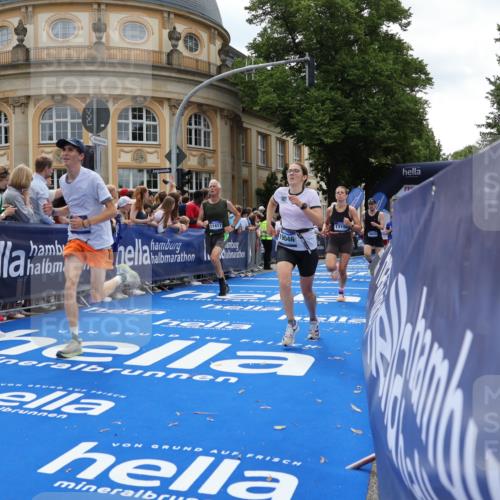29.06.2025 - hella hamburg halbmarathon Strokosch-Dieckow http://msf.ph/oto/8256879 29.06.2025 10:42:04 Ziel 1441, 5682, 5690, 6593, 7363, 7765, 8694, 10216, 11417, 12098, 12292, 13196, 15846, 16677, 17363, 17864, 17926, 18772, 18920, 19046 meine-sportfotos.de