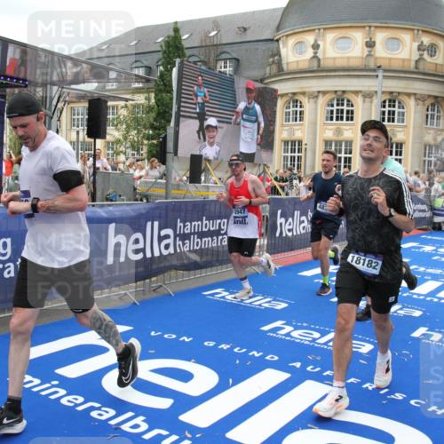 29.06.2025 - hella hamburg halbmarathon Michael Strokosch http://msf.ph/oto/8256910 29.06.2025 10:50:56 Ziel 1466, 3654, 3947, 4839, 5018, 7052, 7369, 8205, 8572, 10750, 11551, 13687, 15362, 15395, 15643, 18182 meine-sportfotos.de
