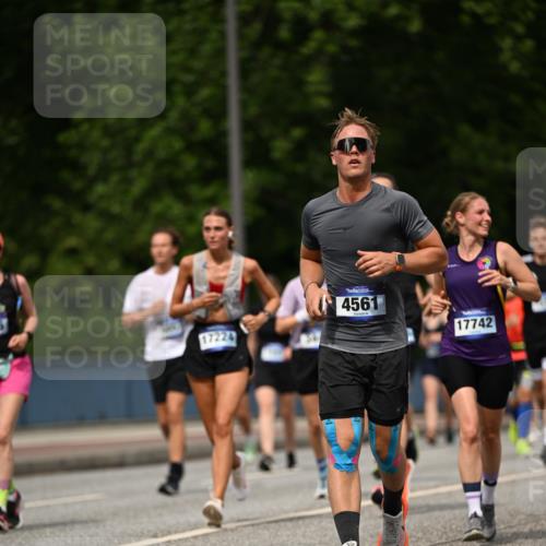 29.06.2025 - hella hamburg halbmarathon Dr. Thomas Lammeyer http://msf.ph/oto/8256931 29.06.2025 10:35:05 Kennedybrücke 1059, 1472, 1773, 2097, 2414, 2505, 2569, 2754, 2755, 2914, 3131, 3443, 4561, 4817, 5437, 5943, 6057, 6195, 6546, 6616, 6620, 6725, 6787, 7351, 7604, 7772, 8050, 8792, 9576, 9937, 10989 meine-sportfotos.de