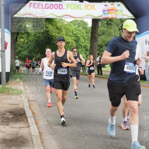 29.06.2025 - hella hamburg halbmarathon MichiJ http://msf.ph/oto/8256963 29.06.2025 10:29:31 Zwischen KM18-KM19 1800, 3618, 4205, 4893, 5026, 6152, 7284, 7796, 8074, 8122, 8358, 8966, 9711, 12385, 13268, 13483, 13667, 14899, 16249, 17486, 17724, 17834, 18412 meine-sportfotos.de