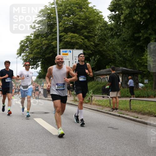 29.06.2025 - hella hamburg halbmarathon Yannick Fuchs http://msf.ph/oto/8257002 29.06.2025 10:48:23 20KM 1410, 1815, 2432, 3177, 3310, 3861, 3898, 4189, 6082, 6084, 6260, 6356, 6581, 6723, 6994, 7129, 7973, 8223, 8449, 8698, 8772, 8798, 9012, 9060, 9227, 10040, 10263, 10266, 11009, 11499, 11789, 12213, 12362, 12489, 13147, 13297, 13869, 14026, 14660, 14818, 15113, 15156, 15169, 15408, 15524, 15879, 16092, 16574, 16623, 16750, 17740, 17765, 18759, 19177 meine-sportfotos.de