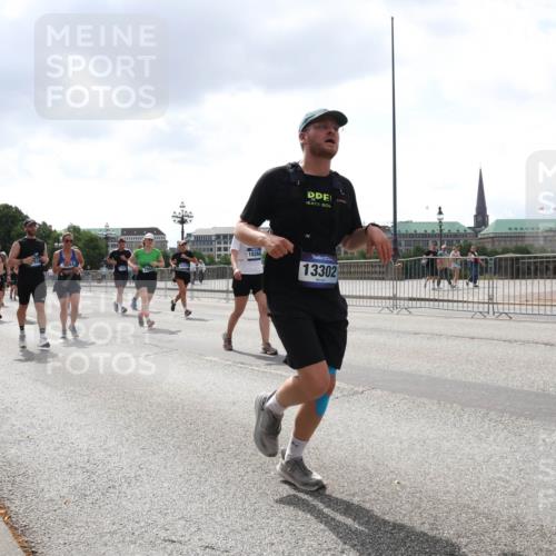 29.06.2025 - hella hamburg halbmarathon Lena Gebhardt http://msf.ph/oto/8257004 29.06.2025 10:45:53 Lombardsbrücke 1004, 1033, 1060, 1085, 1100, 1104, 1421, 1426, 1555, 1713, 1854, 1867, 1868, 1983, 2008, 2216, 2217, 2398, 2423, 2522, 2550, 2657, 2664, 2773, 2813, 2917, 2951, 2954, 2965, 2973, 3357, 3377, 3410, 4104, 4223, 4224, 4317, 4388, 4572, 5044, 5635, 5703, 5769, 5770, 5892, 6133, 6150, 6333, 6392, 6623, 6922, 7268, 7283, 7356, 7530, 7541, 7605, 7859, 7894, 8745, 9120, 9121, 9426, 9620, 10030, 10182, 10327, 10329, 10367, 10511, 11358, 11876 meine-sportfotos.de