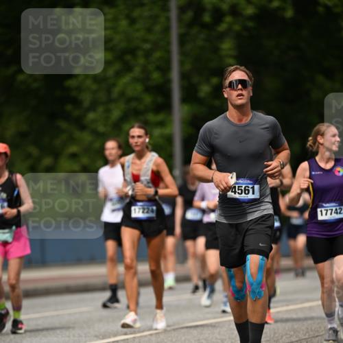 29.06.2025 - hella hamburg halbmarathon Dr. Thomas Lammeyer http://msf.ph/oto/8257009 29.06.2025 10:35:06 Kennedybrücke 1059, 1472, 1773, 1979, 2097, 2414, 2505, 2569, 2754, 2755, 2914, 3131, 3443, 4561, 4817, 5437, 5943, 6057, 6195, 6546, 6616, 6620, 6725, 6787, 7351, 7604, 7772, 8050, 8792, 9937, 10989 meine-sportfotos.de