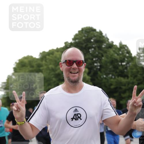 29.06.2025 - hella hamburg halbmarathon Jannik Wohlers http://msf.ph/oto/8257045 29.06.2025 10:31:55 Lombardsbrücke 1640, 1987, 2349, 2943, 3022, 3365, 3707, 3778, 3822, 4314, 4365, 4605, 4857, 4924, 5496, 5658, 5743, 5941, 6218, 6252, 7135, 7239, 7468, 7535, 8124, 8127, 8175, 8303, 8625, 8787, 8840, 8914, 8993, 9125, 9206, 9706, 9765, 10002, 10248, 10828, 10924, 11168, 11205, 11225, 11362, 11787, 11972, 12136, 12443, 12864, 12936, 13284, 13423, 13959, 13960, 14029, 14099, 14105, 14159, 14191, 14494, 14599, 14788, 14888, 15086, 15088, 15120, 15147, 15364, 15471, 15569, 15987 meine-sportfotos.de