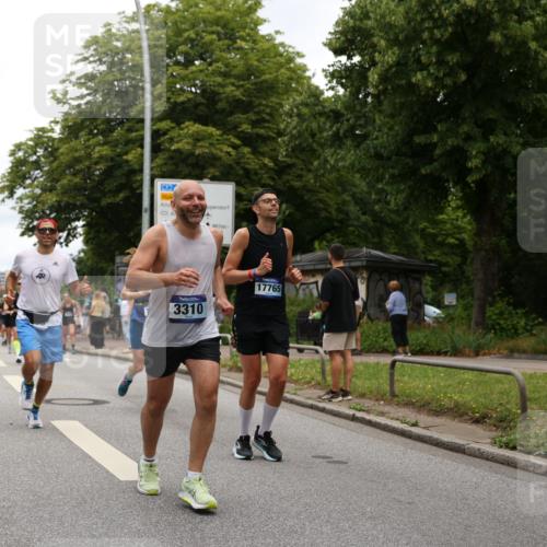 29.06.2025 - hella hamburg halbmarathon Yannick Fuchs http://msf.ph/oto/8257046 29.06.2025 10:48:23 20KM 1410, 1815, 2432, 3177, 3310, 3861, 3898, 4189, 6082, 6084, 6260, 6356, 6581, 6723, 6994, 7129, 7973, 8223, 8449, 8698, 8772, 8798, 9012, 9060, 9227, 10040, 10263, 10266, 11009, 11499, 11789, 12213, 12362, 12489, 13147, 13297, 13869, 14026, 14660, 14818, 15113, 15156, 15169, 15408, 15524, 15879, 16092, 16574, 16623, 16750, 17740, 17765, 18759, 19177 meine-sportfotos.de