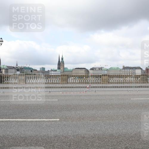 29.06.2025 - hella hamburg halbmarathon Lena Gebhardt http://msf.ph/oto/8257050 29.06.2025 09:03:28 Lombardsbrücke  meine-sportfotos.de