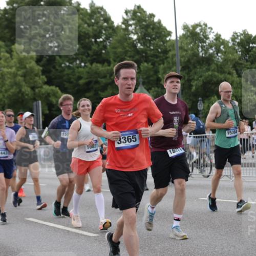 29.06.2025 - hella hamburg halbmarathon Jannik Wohlers http://msf.ph/oto/8257083 29.06.2025 10:32:00 Lombardsbrücke 1199, 1640, 1987, 2349, 2943, 3022, 3365, 3653, 3707, 3778, 4365, 4605, 4857, 5783, 5871, 5941, 6228, 6312, 6315, 7468, 7702, 8124, 8127, 8175, 8303, 8625, 8787, 8840, 8914, 8993, 9125, 9206, 9706, 9765, 10002, 10248, 10828, 10924, 11205, 11225, 11362, 11787, 11972, 12443, 12864, 12936, 13284, 13335, 13423, 13959, 13960, 14099, 14105, 14159, 14494, 14788, 14888, 15086, 15088, 15120, 15147, 15364, 15569, 15987, 16187 meine-sportfotos.de