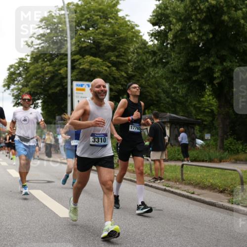 29.06.2025 - hella hamburg halbmarathon Yannick Fuchs http://msf.ph/oto/8257087 29.06.2025 10:48:23 20KM 1410, 1815, 2432, 3177, 3310, 3861, 3898, 4189, 6082, 6084, 6260, 6356, 6581, 6723, 6994, 7129, 7973, 8223, 8449, 8698, 8772, 8798, 9012, 9060, 9227, 10040, 10263, 10266, 11009, 11499, 11789, 12213, 12362, 12489, 13147, 13297, 13869, 14026, 14660, 14818, 15113, 15156, 15169, 15408, 15524, 15879, 16092, 16574, 16623, 16750, 17740, 17765, 18759, 19177 meine-sportfotos.de