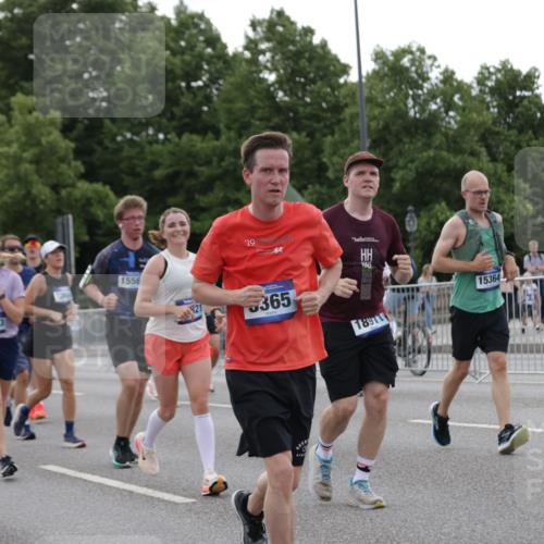 29.06.2025 - hella hamburg halbmarathon Jannik Wohlers http://msf.ph/oto/8257090 29.06.2025 10:32:00 Lombardsbrücke 1199, 1640, 1987, 2349, 2943, 3022, 3365, 3653, 3707, 3778, 4365, 4605, 4857, 5783, 5871, 5941, 6228, 6312, 6315, 7468, 7702, 8124, 8127, 8175, 8303, 8625, 8787, 8840, 8914, 8993, 9125, 9206, 9706, 9765, 10002, 10248, 10828, 10924, 11205, 11225, 11362, 11787, 11972, 12443, 12864, 12936, 13284, 13335, 13423, 13959, 13960, 14099, 14105, 14159, 14494, 14788, 14888, 15086, 15088, 15120, 15147, 15364, 15569, 15987, 16187 meine-sportfotos.de