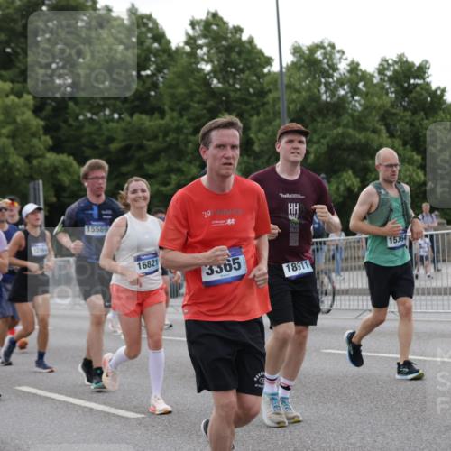 29.06.2025 - hella hamburg halbmarathon Jannik Wohlers http://msf.ph/oto/8257109 29.06.2025 10:32:00 Lombardsbrücke 1199, 1640, 1987, 2349, 2943, 3022, 3365, 3653, 3707, 3778, 4365, 4605, 4857, 5783, 5871, 5941, 6228, 6312, 6315, 7468, 7702, 8124, 8127, 8175, 8303, 8625, 8787, 8840, 8914, 8993, 9125, 9206, 9706, 9765, 10002, 10248, 10828, 10924, 11205, 11225, 11362, 11787, 11972, 12443, 12864, 12936, 13284, 13335, 13423, 13959, 13960, 14099, 14105, 14159, 14494, 14788, 14888, 15086, 15088, 15120, 15147, 15364, 15569, 15987, 16187 meine-sportfotos.de