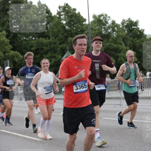 29.06.2025 - hella hamburg halbmarathon Jannik Wohlers http://msf.ph/oto/8257128 29.06.2025 10:32:00 Lombardsbrücke 1199, 1640, 1987, 2349, 2943, 3022, 3365, 3653, 3707, 3778, 4365, 4605, 4857, 5783, 5871, 5941, 6228, 6312, 6315, 7468, 7702, 8124, 8127, 8175, 8303, 8625, 8787, 8840, 8914, 8993, 9125, 9206, 9706, 9765, 10002, 10248, 10828, 10924, 11205, 11225, 11362, 11787, 11972, 12443, 12864, 12936, 13284, 13335, 13423, 13959, 13960, 14099, 14105, 14159, 14494, 14788, 14888, 15086, 15088, 15120, 15147, 15364, 15569, 15987, 16187 meine-sportfotos.de