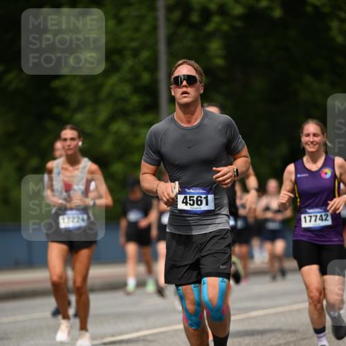29.06.2025 - hella hamburg halbmarathon Dr. Thomas Lammeyer http://msf.ph/oto/8257144 29.06.2025 10:35:06 Kennedybrücke 1059, 1472, 1773, 1979, 2097, 2414, 2505, 2569, 2754, 2755, 2914, 3131, 3443, 4561, 4817, 5437, 5943, 6057, 6195, 6546, 6616, 6620, 6725, 6787, 7351, 7604, 7772, 8050, 8792, 9937, 10989 meine-sportfotos.de