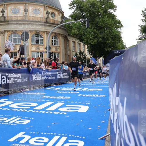 29.06.2025 - hella hamburg halbmarathon Strokosch-Dieckow http://msf.ph/oto/8257199 29.06.2025 10:42:11 Ziel 1441, 1903, 2675, 5682, 7765, 7865, 9365, 10216, 12098, 13709, 13746, 14811, 14899, 15270, 16626, 16660, 16677, 17182, 17363, 18772, 18802 meine-sportfotos.de
