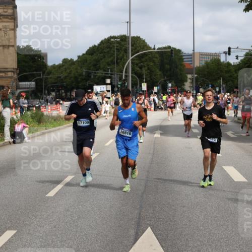 29.06.2025 - hella hamburg halbmarathon Yannick Fuchs http://msf.ph/oto/8257212 29.06.2025 10:35:55 20KM 1136, 1570, 1631, 1800, 2579, 4205, 4380, 4871, 4893, 5387, 5709, 6550, 6771, 6901, 7432, 7774, 7796, 8358, 9547, 9640, 9659, 9711, 9755, 9885, 10375, 10783, 10894, 11922, 12292, 12385, 12434, 13457, 14555, 14661, 14899, 15351, 16816, 17032, 17100, 17720, 18045, 18412, 18442, 18491, 18764, 18802 meine-sportfotos.de