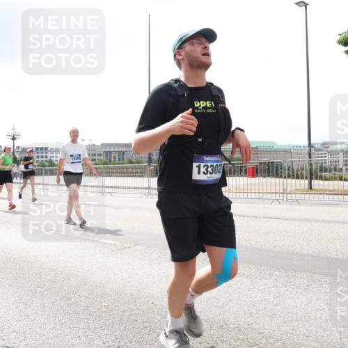 29.06.2025 - hella hamburg halbmarathon Lena Gebhardt http://msf.ph/oto/8257220 29.06.2025 10:45:53 Lombardsbrücke 1004, 1033, 1060, 1085, 1100, 1104, 1421, 1426, 1555, 1713, 1854, 1867, 1868, 1983, 2008, 2216, 2217, 2398, 2423, 2522, 2550, 2657, 2664, 2773, 2813, 2917, 2951, 2954, 2965, 2973, 3357, 3377, 3410, 4104, 4223, 4224, 4317, 4388, 4572, 5044, 5635, 5703, 5769, 5770, 5892, 6133, 6150, 6333, 6392, 6623, 6922, 7268, 7283, 7356, 7530, 7541, 7605, 7859, 7894, 8745, 9120, 9121, 9426, 9620, 10030, 10182, 10327, 10329, 10367, 10511, 11358, 11876 meine-sportfotos.de