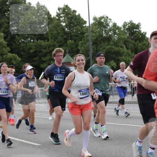 29.06.2025 - hella hamburg halbmarathon Jannik Wohlers http://msf.ph/oto/8257234 29.06.2025 10:32:00 Lombardsbrücke 1199, 1640, 1987, 2349, 2943, 3022, 3365, 3653, 3707, 3778, 4365, 4605, 4857, 5783, 5871, 5941, 6228, 6312, 6315, 7468, 7702, 8124, 8127, 8175, 8303, 8625, 8787, 8840, 8914, 8993, 9125, 9206, 9706, 9765, 10002, 10248, 10828, 10924, 11205, 11225, 11362, 11787, 11972, 12443, 12864, 12936, 13284, 13335, 13423, 13959, 13960, 14099, 14105, 14159, 14494, 14788, 14888, 15086, 15088, 15120, 15147, 15364, 15569, 15987, 16187 meine-sportfotos.de