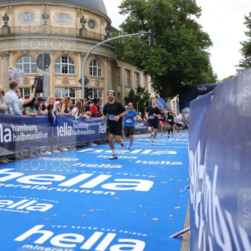 29.06.2025 - hella hamburg halbmarathon Strokosch-Dieckow http://msf.ph/oto/8257235 29.06.2025 10:42:12 Ziel 1312, 1441, 1903, 2675, 5682, 7765, 7865, 9365, 10216, 12098, 13709, 13746, 14811, 14899, 15270, 16626, 16660, 16677, 17182, 17363, 18772, 18802 meine-sportfotos.de