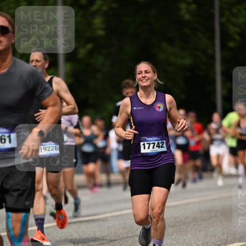 29.06.2025 - hella hamburg halbmarathon Dr. Thomas Lammeyer http://msf.ph/oto/8257240 29.06.2025 10:35:07 Kennedybrücke 1059, 1097, 1472, 1773, 1979, 2414, 2505, 2569, 2754, 2755, 2914, 3131, 3443, 4561, 4817, 5437, 5943, 6057, 6195, 6546, 6616, 6620, 6725, 6787, 7351, 7604, 7772, 8050, 8792, 9937, 10989 meine-sportfotos.de