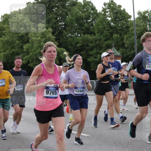 29.06.2025 - hella hamburg halbmarathon Jannik Wohlers http://msf.ph/oto/8257268 29.06.2025 10:32:01 Lombardsbrücke 1199, 1640, 1987, 3022, 3365, 3653, 3707, 3778, 4365, 4857, 5783, 5871, 5941, 6228, 6312, 6315, 7468, 7702, 8124, 8127, 8175, 8303, 8625, 8787, 8840, 8914, 8993, 9125, 9206, 9706, 9765, 10002, 10248, 10354, 10624, 10828, 10924, 11205, 11225, 11362, 11787, 11972, 12443, 12864, 12936, 13284, 13335, 13423, 13959, 13960, 14099, 14105, 14159, 14494, 14788, 14888, 15071, 15086, 15088, 15120, 15147, 15364, 15569, 15847, 15987, 16187 meine-sportfotos.de