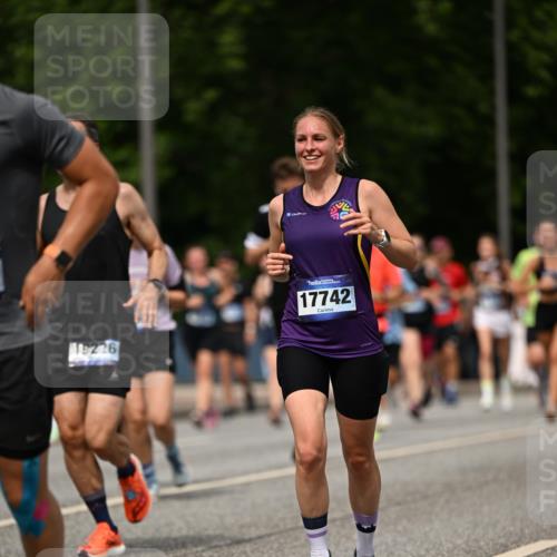 29.06.2025 - hella hamburg halbmarathon Dr. Thomas Lammeyer http://msf.ph/oto/8257273 29.06.2025 10:35:07 Kennedybrücke 1059, 1097, 1472, 1773, 1979, 2414, 2505, 2569, 2754, 2755, 2914, 3131, 3443, 4561, 4817, 5437, 5943, 6057, 6195, 6546, 6616, 6620, 6725, 6787, 7351, 7604, 7772, 8050, 8792, 9937, 10989 meine-sportfotos.de