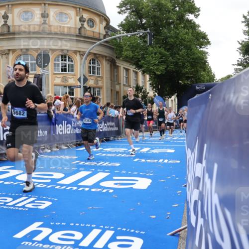 29.06.2025 - hella hamburg halbmarathon Strokosch-Dieckow http://msf.ph/oto/8257292 29.06.2025 10:42:13 Ziel 1312, 1441, 1903, 2675, 5682, 6770, 7765, 7865, 9365, 12098, 13709, 13746, 13807, 14811, 14899, 15270, 16626, 16660, 16677, 17182, 17363, 18772, 18802 meine-sportfotos.de