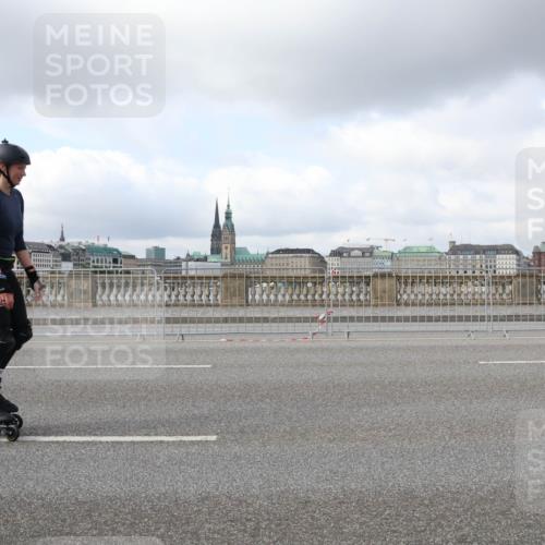 29.06.2025 - hella hamburg halbmarathon Lena Gebhardt http://msf.ph/oto/8257320 29.06.2025 09:03:29 Lombardsbrücke  meine-sportfotos.de
