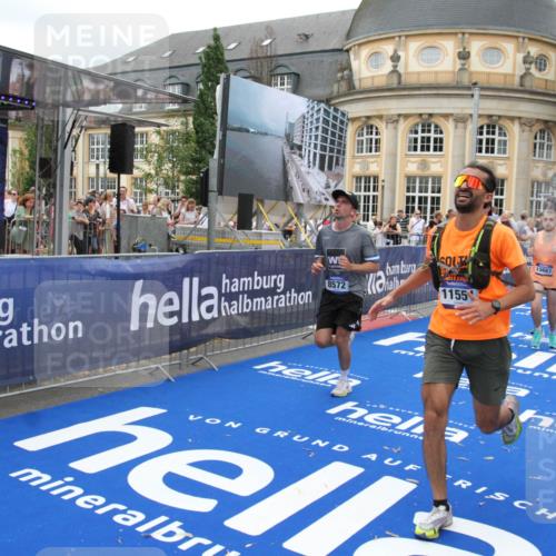 29.06.2025 - hella hamburg halbmarathon Michael Strokosch http://msf.ph/oto/8257336 29.06.2025 10:51:01 Ziel 1466, 1630, 2207, 3654, 7369, 8117, 8205, 8572, 10215, 11551, 12778, 13008, 13687, 14125, 15362, 15395, 15643, 16285, 17221, 18350 meine-sportfotos.de