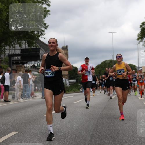 29.06.2025 - hella hamburg halbmarathon Yannick Fuchs http://msf.ph/oto/8257344 29.06.2025 10:48:25 20KM 1327, 1410, 1815, 2432, 3177, 3310, 3861, 3898, 4189, 6082, 6084, 6356, 6581, 6723, 6994, 7129, 8223, 8449, 8698, 8772, 8798, 9012, 9060, 9227, 10191, 10192, 10263, 10266, 11009, 11499, 11789, 12186, 12213, 12362, 12489, 13147, 13297, 13869, 14660, 14818, 15113, 15156, 15169, 15408, 15524, 15879, 16092, 16574, 16623, 16750, 17740, 17765, 18759, 19177 meine-sportfotos.de