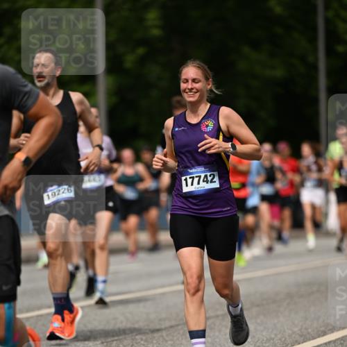 29.06.2025 - hella hamburg halbmarathon Dr. Thomas Lammeyer http://msf.ph/oto/8257354 29.06.2025 10:35:08 Kennedybrücke 1059, 1097, 1472, 1773, 1979, 2414, 2505, 2569, 2754, 2755, 2914, 3131, 3443, 4561, 4817, 5437, 5943, 6057, 6195, 6546, 6616, 6620, 6725, 6787, 7351, 7604, 7772, 8050, 9937, 10989 meine-sportfotos.de