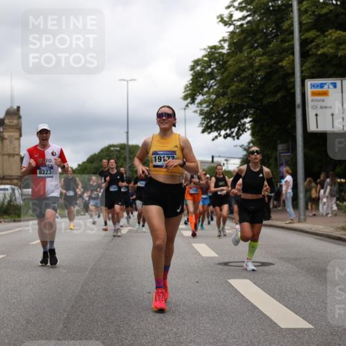 29.06.2025 - hella hamburg halbmarathon Yannick Fuchs http://msf.ph/oto/8257465 29.06.2025 10:48:25 20KM 1327, 1410, 1815, 2432, 3177, 3310, 3861, 3898, 4189, 6082, 6084, 6356, 6581, 6723, 6994, 7129, 8223, 8449, 8698, 8772, 8798, 9012, 9060, 9227, 10191, 10192, 10263, 10266, 11009, 11499, 11789, 12186, 12213, 12362, 12489, 13147, 13297, 13869, 14660, 14818, 15113, 15156, 15169, 15408, 15524, 15879, 16092, 16574, 16623, 16750, 17740, 17765, 18759, 19177 meine-sportfotos.de