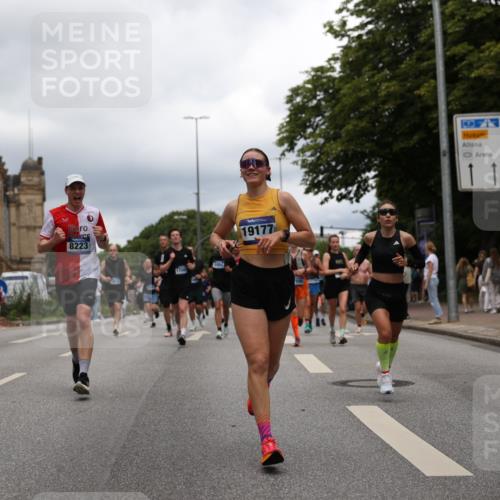 29.06.2025 - hella hamburg halbmarathon Yannick Fuchs http://msf.ph/oto/8257529 29.06.2025 10:48:26 20KM 1327, 1410, 1815, 3177, 3310, 3861, 3898, 4189, 6082, 6084, 6356, 6581, 6723, 6994, 7129, 8223, 8449, 8698, 8772, 8798, 9012, 9060, 9227, 10191, 10192, 10263, 10266, 11499, 11789, 12186, 12213, 12362, 12489, 13147, 13297, 13869, 14660, 14818, 15113, 15156, 15169, 15408, 15524, 15879, 16092, 16574, 16623, 16750, 17740, 17765, 18759, 19177 meine-sportfotos.de