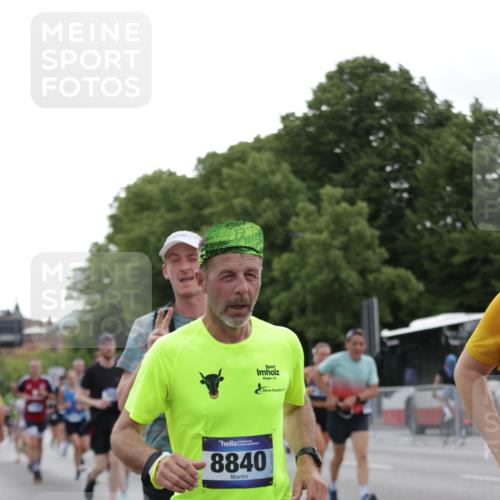 29.06.2025 - hella hamburg halbmarathon Jannik Wohlers http://msf.ph/oto/8257683 29.06.2025 10:32:04 Lombardsbrücke 1199, 1640, 3365, 3653, 3670, 3707, 3778, 4365, 4857, 5783, 5871, 5941, 6228, 6312, 6315, 7468, 7633, 7702, 7749, 8124, 8127, 8303, 8625, 8787, 8840, 8914, 8993, 9125, 9206, 9706, 9765, 10002, 10354, 10624, 10828, 11205, 11225, 11362, 11787, 11972, 12443, 12864, 13284, 13335, 13423, 14099, 14159, 14494, 14788, 14888, 15071, 15086, 15088, 15120, 15147, 15364, 15569, 15847, 15987, 16187, 16898, 16999, 18069, 18706 meine-sportfotos.de