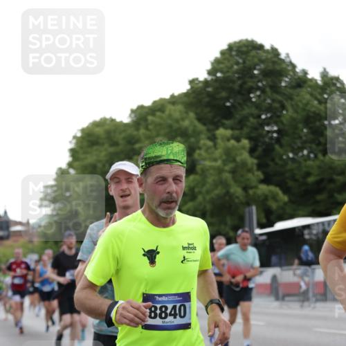 29.06.2025 - hella hamburg halbmarathon Jannik Wohlers http://msf.ph/oto/8257697 29.06.2025 10:32:04 Lombardsbrücke 1199, 1640, 3365, 3653, 3670, 3707, 3778, 4365, 4857, 5783, 5871, 5941, 6228, 6312, 6315, 7468, 7633, 7702, 7749, 8124, 8127, 8303, 8625, 8787, 8840, 8914, 8993, 9125, 9206, 9706, 9765, 10002, 10354, 10624, 10828, 11205, 11225, 11362, 11787, 11972, 12443, 12864, 13284, 13335, 13423, 14099, 14159, 14494, 14788, 14888, 15071, 15086, 15088, 15120, 15147, 15364, 15569, 15847, 15987, 16187, 16898, 16999, 18069, 18706 meine-sportfotos.de