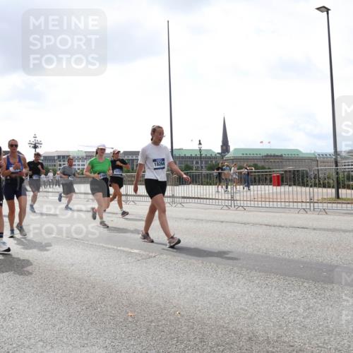 29.06.2025 - hella hamburg halbmarathon Lena Gebhardt http://msf.ph/oto/8257760 29.06.2025 10:45:54 Lombardsbrücke 1004, 1033, 1060, 1085, 1100, 1104, 1421, 1426, 1555, 1713, 1854, 1867, 1868, 1983, 2008, 2216, 2217, 2398, 2423, 2522, 2550, 2657, 2664, 2773, 2813, 2917, 2951, 2954, 2965, 2973, 3410, 4104, 4223, 4224, 4317, 4388, 4572, 5044, 5635, 5703, 5769, 5770, 5892, 6133, 6333, 6392, 6623, 6922, 7268, 7283, 7356, 7541, 7605, 7859, 7894, 8745, 9120, 9121, 9426, 9445, 9620, 10030, 10182, 10327, 10329, 10367, 10511, 11358, 11876 meine-sportfotos.de