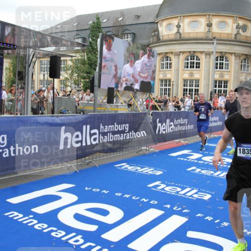 29.06.2025 - hella hamburg halbmarathon Michael Strokosch http://msf.ph/oto/8257781 29.06.2025 10:51:05 Ziel 1630, 2207, 4077, 7369, 8117, 8261, 8704, 10215, 10508, 10603, 12778, 13008, 13687, 14125, 15362, 16285, 17221, 17384, 18066, 18350 meine-sportfotos.de