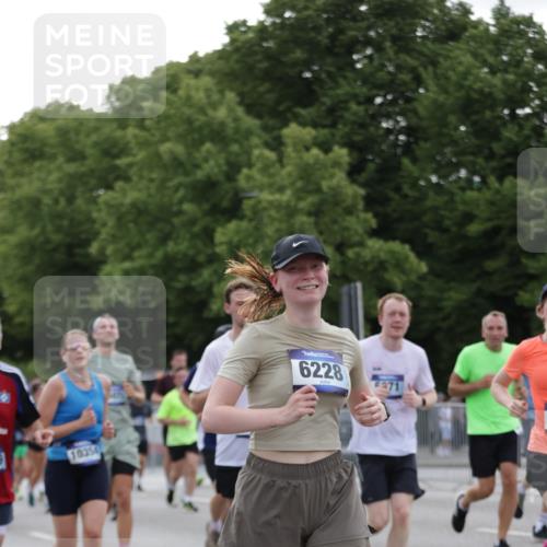 29.06.2025 - hella hamburg halbmarathon Jannik Wohlers http://msf.ph/oto/8257864 29.06.2025 10:32:07 Lombardsbrücke 1199, 1640, 3365, 3653, 3670, 4857, 5783, 5871, 5941, 6228, 6312, 6315, 7308, 7309, 7468, 7531, 7633, 7702, 7749, 7750, 8124, 8127, 8303, 8625, 8787, 8840, 8914, 8993, 9010, 9706, 9765, 10002, 10048, 10203, 10354, 10470, 10624, 10828, 11205, 11225, 11362, 11787, 11972, 12443, 12470, 12864, 13284, 13335, 13423, 14159, 14301, 14788, 14888, 15071, 15086, 15088, 15120, 15147, 15364, 15569, 15847, 16187, 16898, 16999, 17167, 18069, 18706 meine-sportfotos.de