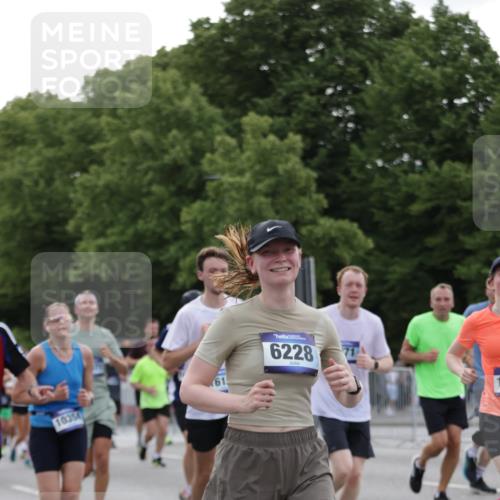 29.06.2025 - hella hamburg halbmarathon Jannik Wohlers http://msf.ph/oto/8257886 29.06.2025 10:32:07 Lombardsbrücke 1199, 1640, 3365, 3653, 3670, 4857, 5783, 5871, 5941, 6228, 6312, 6315, 7308, 7309, 7468, 7531, 7633, 7702, 7749, 7750, 8124, 8127, 8303, 8625, 8787, 8840, 8914, 8993, 9010, 9706, 9765, 10002, 10048, 10203, 10354, 10470, 10624, 10828, 11205, 11225, 11362, 11787, 11972, 12443, 12470, 12864, 13284, 13335, 13423, 14159, 14301, 14788, 14888, 15071, 15086, 15088, 15120, 15147, 15364, 15569, 15847, 16187, 16898, 16999, 17167, 18069, 18706 meine-sportfotos.de