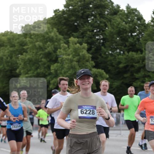 29.06.2025 - hella hamburg halbmarathon Jannik Wohlers http://msf.ph/oto/8257898 29.06.2025 10:32:07 Lombardsbrücke 1199, 1640, 3365, 3653, 3670, 4857, 5783, 5871, 5941, 6228, 6312, 6315, 7308, 7309, 7468, 7531, 7633, 7702, 7749, 7750, 8124, 8127, 8303, 8625, 8787, 8840, 8914, 8993, 9010, 9706, 9765, 10002, 10048, 10203, 10354, 10470, 10624, 10828, 11205, 11225, 11362, 11787, 11972, 12443, 12470, 12864, 13284, 13335, 13423, 14159, 14301, 14788, 14888, 15071, 15086, 15088, 15120, 15147, 15364, 15569, 15847, 16187, 16898, 16999, 17167, 18069, 18706 meine-sportfotos.de