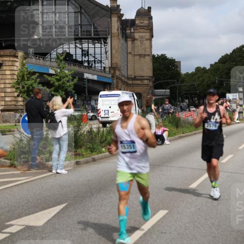 29.06.2025 - hella hamburg halbmarathon Yannick Fuchs http://msf.ph/oto/8257900 29.06.2025 10:35:59 20KM 1570, 1631, 1800, 2579, 4893, 5387, 6550, 6771, 6901, 7432, 7796, 8358, 9547, 9640, 9659, 9711, 9755, 9815, 9885, 10375, 10894, 12292, 12434, 13714, 13876, 14555, 14899, 15351, 16816, 17032, 17100, 17882, 18442, 18491, 18509, 18764, 18802 meine-sportfotos.de