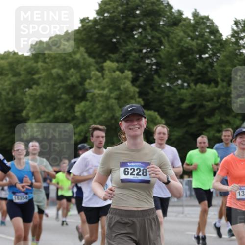 29.06.2025 - hella hamburg halbmarathon Jannik Wohlers http://msf.ph/oto/8257915 29.06.2025 10:32:08 Lombardsbrücke 1199, 1640, 3365, 3653, 3660, 3670, 4857, 5783, 5871, 5941, 6228, 6312, 6315, 7308, 7309, 7468, 7531, 7633, 7702, 7749, 7750, 8127, 8303, 8625, 8840, 8914, 8993, 9010, 9188, 9706, 9765, 10002, 10013, 10048, 10203, 10277, 10354, 10470, 10624, 10770, 10828, 11205, 11225, 11248, 11362, 11972, 12443, 12470, 12864, 13335, 13423, 14159, 14301, 14788, 14888, 15071, 15086, 15088, 15147, 15364, 15569, 15847, 15997, 16187, 16898, 16999, 17167, 18069, 18706 meine-sportfotos.de