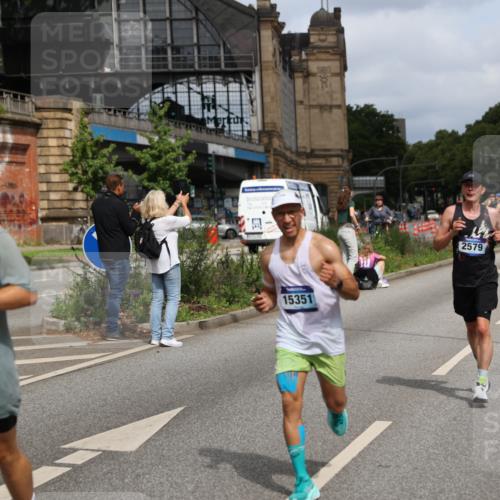29.06.2025 - hella hamburg halbmarathon Yannick Fuchs http://msf.ph/oto/8257919 29.06.2025 10:35:59 20KM 1570, 1631, 1800, 2579, 4893, 5387, 6550, 6771, 6901, 7432, 7796, 8358, 9547, 9640, 9659, 9711, 9755, 9815, 9885, 10375, 10894, 12292, 12434, 13714, 13876, 14555, 14899, 15351, 16816, 17032, 17100, 17882, 18442, 18491, 18509, 18764, 18802 meine-sportfotos.de
