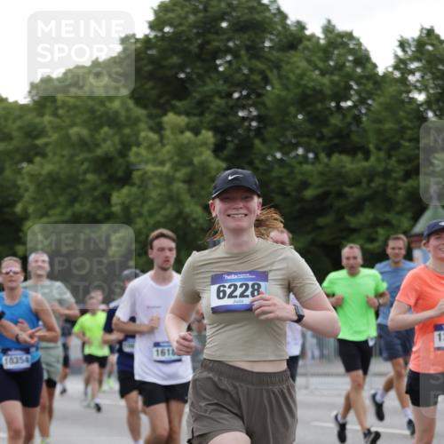 29.06.2025 - hella hamburg halbmarathon Jannik Wohlers http://msf.ph/oto/8257943 29.06.2025 10:32:08 Lombardsbrücke 1199, 1640, 3365, 3653, 3660, 3670, 4857, 5783, 5871, 5941, 6228, 6312, 6315, 7308, 7309, 7468, 7531, 7633, 7702, 7749, 7750, 8127, 8303, 8625, 8840, 8914, 8993, 9010, 9188, 9706, 9765, 10002, 10013, 10048, 10203, 10277, 10354, 10470, 10624, 10770, 10828, 11205, 11225, 11248, 11362, 11972, 12443, 12470, 12864, 13335, 13423, 14159, 14301, 14788, 14888, 15071, 15086, 15088, 15147, 15364, 15569, 15847, 15997, 16187, 16898, 16999, 17167, 18069, 18706 meine-sportfotos.de