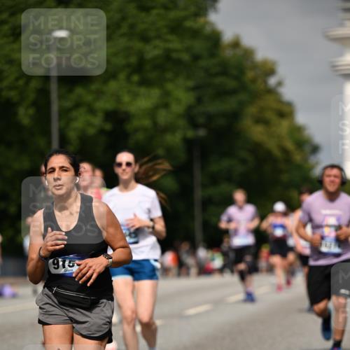 29.06.2025 - hella hamburg halbmarathon Dr. Thomas Lammeyer http://msf.ph/oto/8257969 29.06.2025 10:14:36 Kennedybrücke 1052, 1186, 1548, 1781, 5182, 5653, 5806, 7058, 8561, 8685, 9150, 9829 meine-sportfotos.de