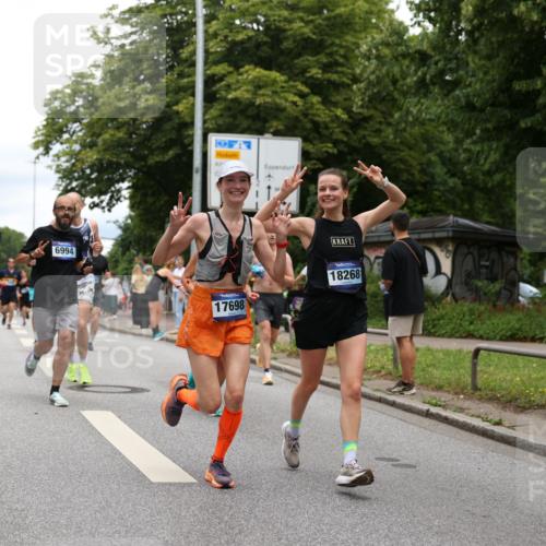 29.06.2025 - hella hamburg halbmarathon Yannick Fuchs http://msf.ph/oto/8258025 29.06.2025 10:48:29 20KM 1327, 1410, 1496, 1815, 2474, 2771, 3041, 3177, 3310, 3791, 3794, 3861, 3898, 3945, 4189, 4231, 6082, 6084, 6356, 6443, 6581, 6723, 6994, 8223, 8449, 8698, 8772, 8798, 9012, 9060, 9227, 10191, 10192, 10263, 10266, 11499, 11747, 12186, 12213, 12362, 12489, 13297, 13869, 14036, 14592, 14638, 14660, 14818, 14948, 15113, 15156, 15169, 15408, 15524, 15879, 16092, 16574, 16750, 17740, 17765, 18759, 19177 meine-sportfotos.de