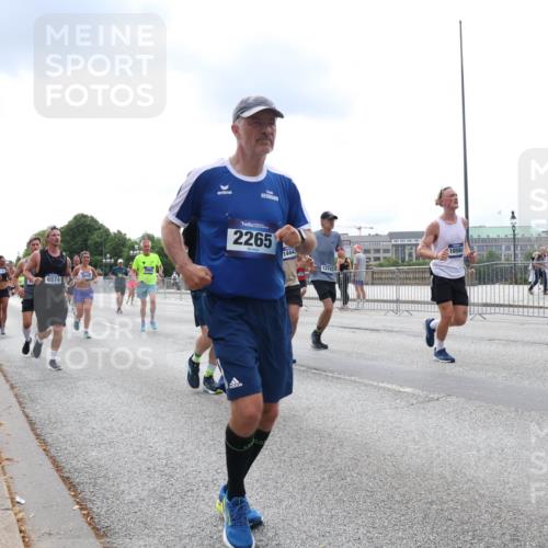 29.06.2025 - hella hamburg halbmarathon Lena Gebhardt http://msf.ph/oto/8258068 29.06.2025 10:34:24 Lombardsbrücke 1025, 1417, 1672, 1705, 1787, 2023, 2265, 2412, 2464, 2482, 2496, 2510, 2511, 2526, 2801, 2933, 3145, 3420, 3829, 3848, 4540, 4807, 4824, 4826, 5453, 5561, 5584, 5609, 6034, 6105, 6171, 6329, 6364, 6571, 6574, 6843, 7324, 7329, 7386, 7644, 7733, 8277, 8349, 8705, 8965, 9164, 9379, 9448, 9514, 10335, 10360, 10564, 10674, 11872, 12164, 13957, 15477, 16238, 16311, 16390, 16682, 16919, 17230, 18158, 18941 meine-sportfotos.de