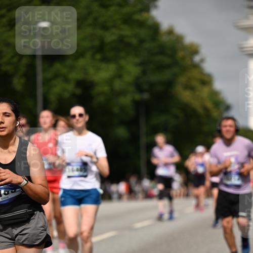 29.06.2025 - hella hamburg halbmarathon Dr. Thomas Lammeyer http://msf.ph/oto/8258081 29.06.2025 10:14:36 Kennedybrücke 1052, 1186, 1548, 1781, 5182, 5653, 5806, 7058, 8561, 8685, 9150, 9829 meine-sportfotos.de
